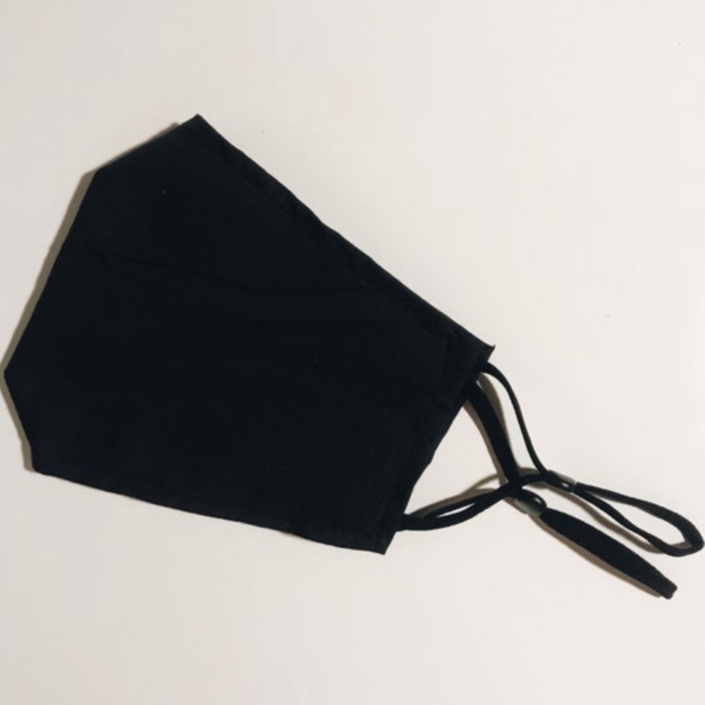 Face mask in black